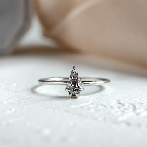 Minimalist cluster ring with salt and pepper diamonds VITTORIA