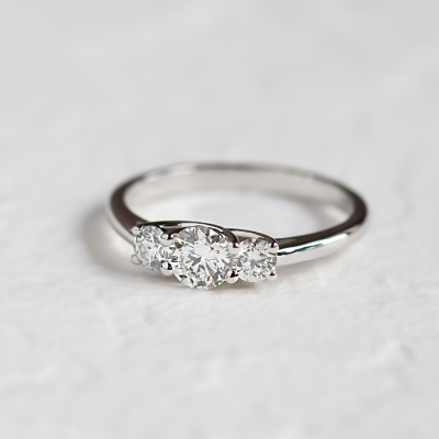 Zlatý zásnubní prsten s diamanty VIZO