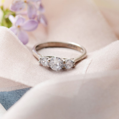 VIZO gold diamond dressing engagement ring