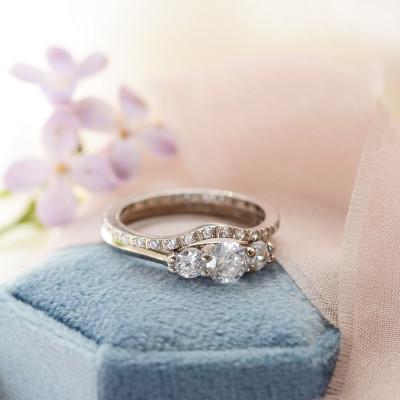 VIZO gold diamond dressing engagement ring
