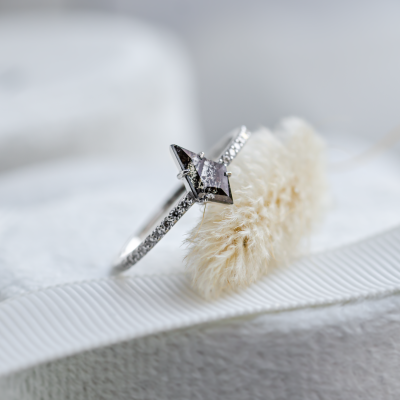 Engagement ring with kite salt and pepper diamond ring ZENITH