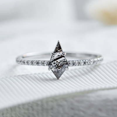 Engagement ring with kite salt and pepper diamond ring ZENITH