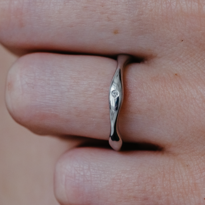 Wavy gold wedding rings with a diamond APRILIA