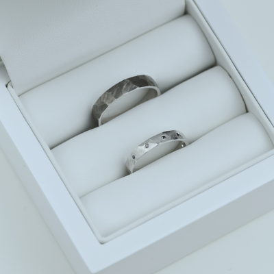Tepané snubní prsteny ze zlata s černými diamanty BARCA