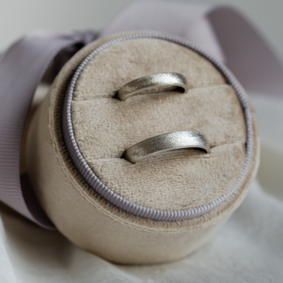 Matte wedding bands with florentine surface CALCOLO