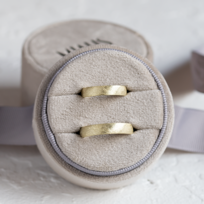 Matte wedding bands with florentine surface CALCOLO