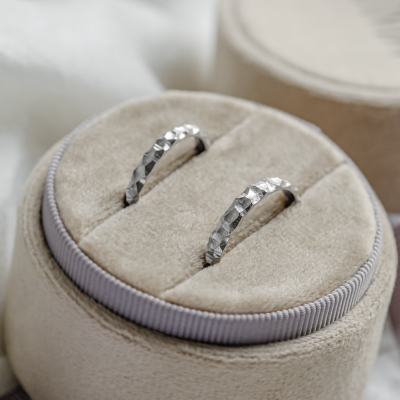 Gold wedding bands with structure CARRARA