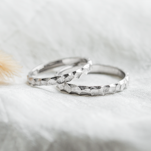 Gold wedding bands with structure CARRARA