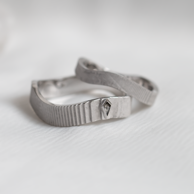 Originální snubní prsteny se salt and pepper diamantem CHARLES