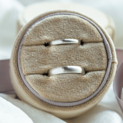 Komfortní snubní prsteny z bílého zlata (matné) ODELL