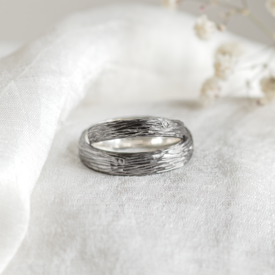 Black wedding rings with woodbark surface EBEN