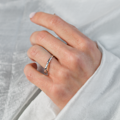 Netradiční snubní prsteny s lesklým povrchem ESTELA