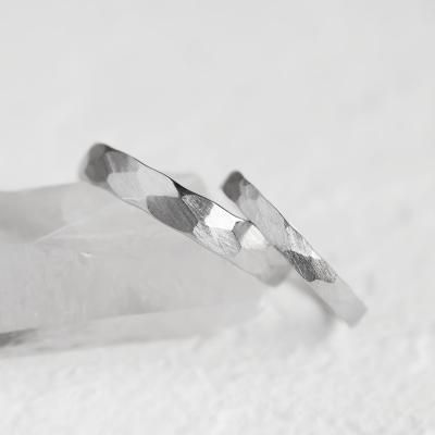 Matte gold wedding bands with hammered surface ETAIN