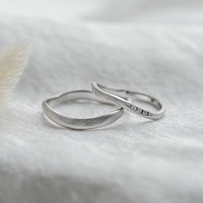 Matte organic wedding rings with diamonds FLUME