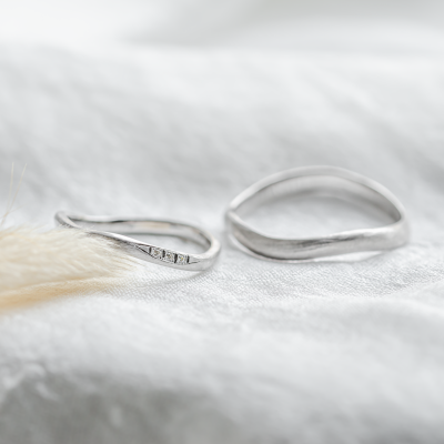 Matte organic wedding rings with diamonds FLUME
