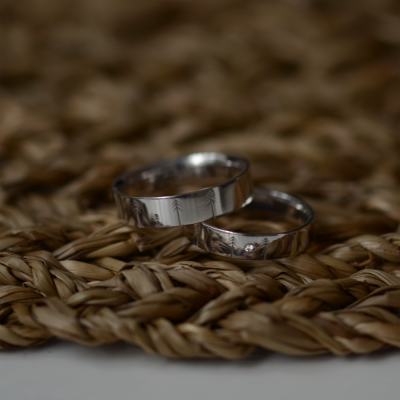 Gold wedding rings with engraved trees FORI