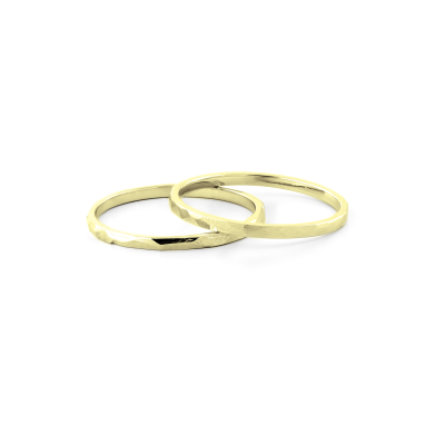 Minimalistické snubní prsteny s tepaným povrchem GOLED