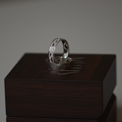 Gold wedding rings with geometric shape  JESI