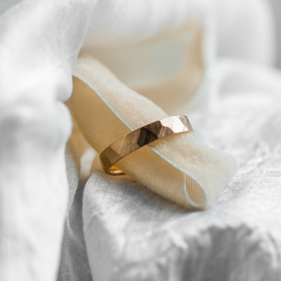 Zlaté snubní prsteny s diamanty LATI