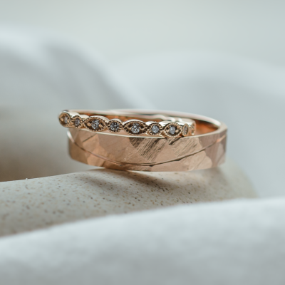 Netradiční snubní prsteny s diamanty ve vintage stylu LAZZI