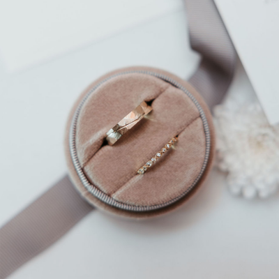 Netradiční snubní prsteny s diamanty ve vintage stylu LAZZI