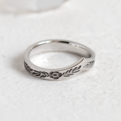 Vykrojený snubní prsten s květinovým motivem LENNA