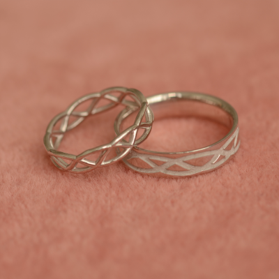 Matching wedding rings with ornament LESI