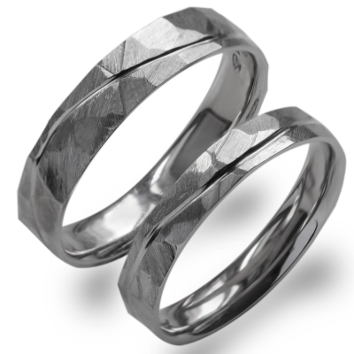 Gold hammered wedding rings with line LIDO