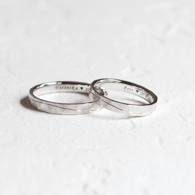 Gold hammered wedding rings with line LIDO