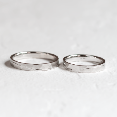 Gold hammered wedding rings with line LIDO