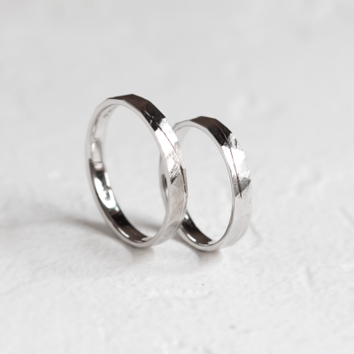 Gold hammered wedding rings with line LIDO