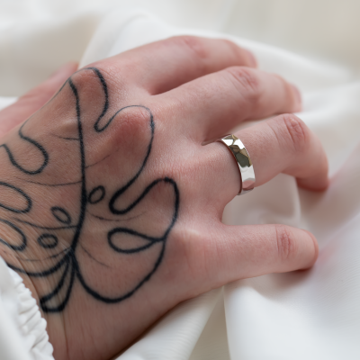 Originální snubní prsteny s lesklým povrchem LOGAM