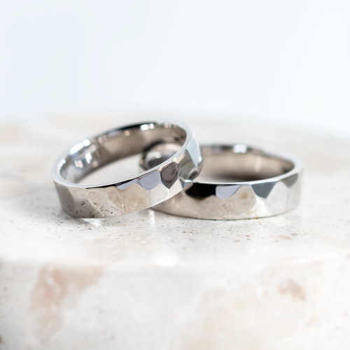 Originální snubní prsteny s lesklým povrchem LOGAM