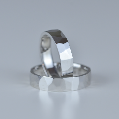Originální snubní prsteny s lesklým povrchem LOGAM