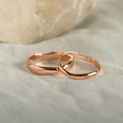 Nerovnoměrné atypické snubní prsteny ze zlata LUANA