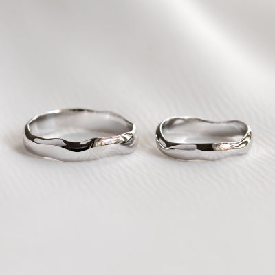 Irregular atypical wedding rings made of gold LUANA