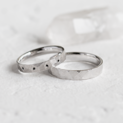 Hammered white gold wedding rings with black diamonds MILANO 