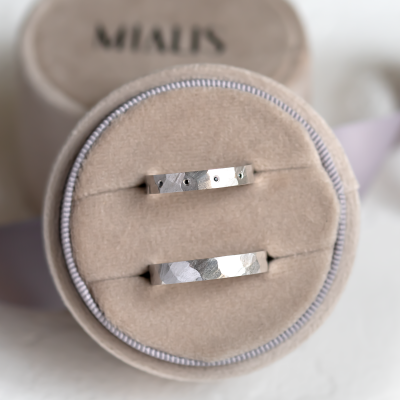 Hammered white gold wedding rings with black diamonds MILANO 