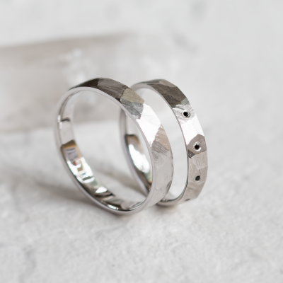 Hammered white gold wedding rings with black diamonds MILANO 