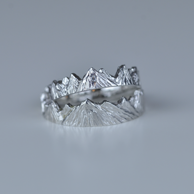 Platinum wedding ring with mountains MONTI