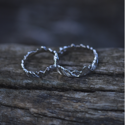 Platinum wedding ring with mountains MONTI