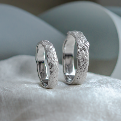 Atypické snubní prsteny se speciálním povrchem MOONLIGHT