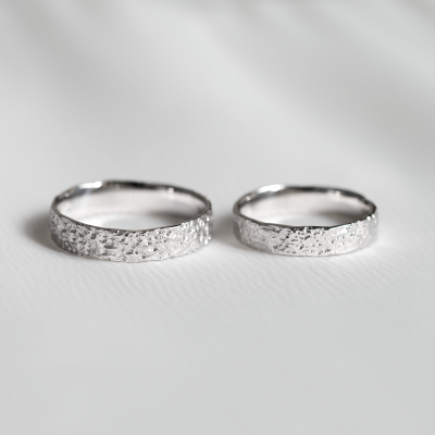 Organic wedding bands with a special surface MOONWALK