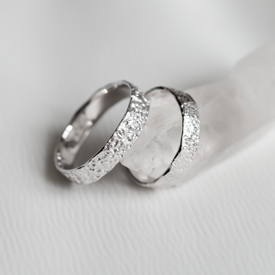Organic wedding bands with a special surface MOONWALK
