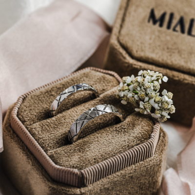 Originální škrabané snubní prsteny NADIN
