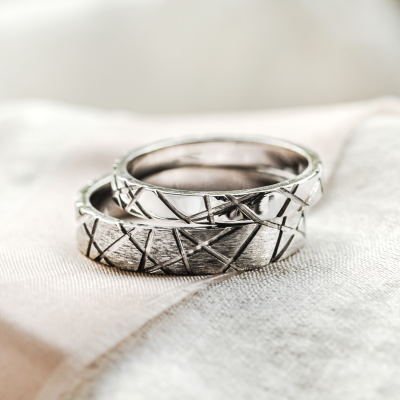 Originální škrabané snubní prsteny NADIN
