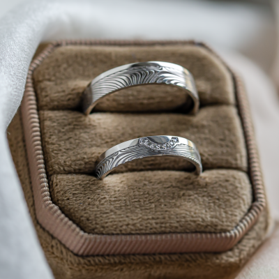 Wedding rings with abstract relief and diamonds OMEGA