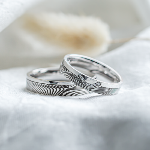 Wedding rings with abstract relief and diamonds OMEGA