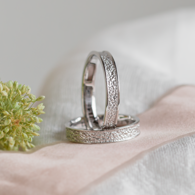Unusual wedding bands with relief PERFORA