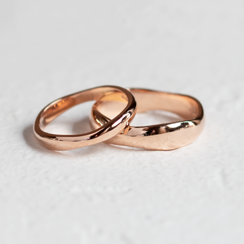 Nepravidelné snubní prsteny ze zlata RUFFLE